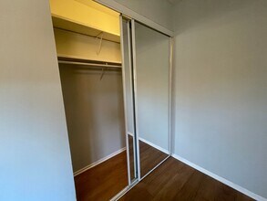 4533 N Dover St, Unit 4537-2D in Chicago, IL - Foto de edificio - Building Photo