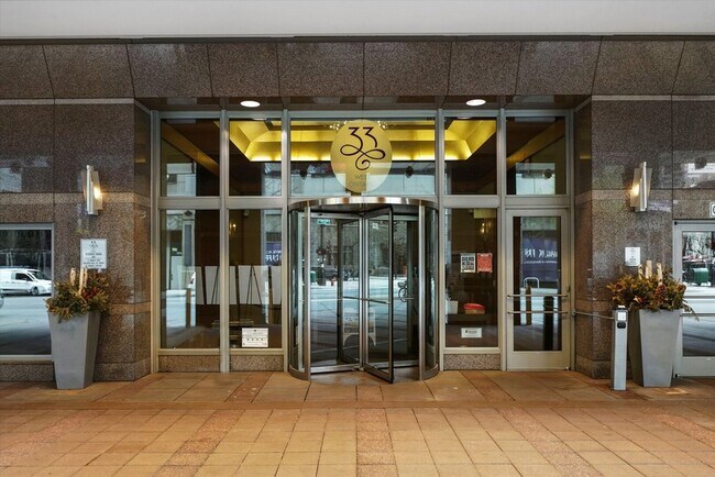 33 W Ontario St, Unit 43B in Chicago, IL - Building Photo - Building Photo