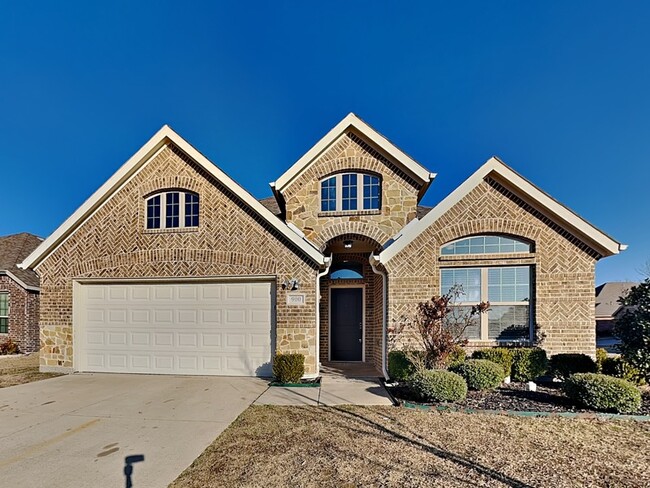 property at 900 McLynn Ct