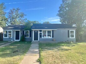 4304 32nd St in Lubbock, TX - Building Photo