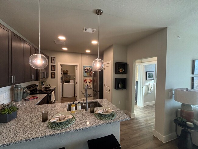 425 El Rio St in San Marcos, TX - Building Photo - Building Photo