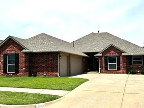 8909 NW 112th St in Oklahoma City, OK - Building Photo - Building Photo