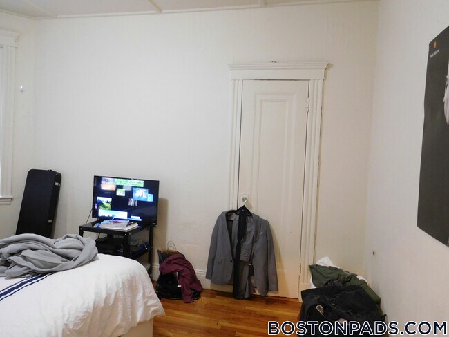 1175 Boylston St