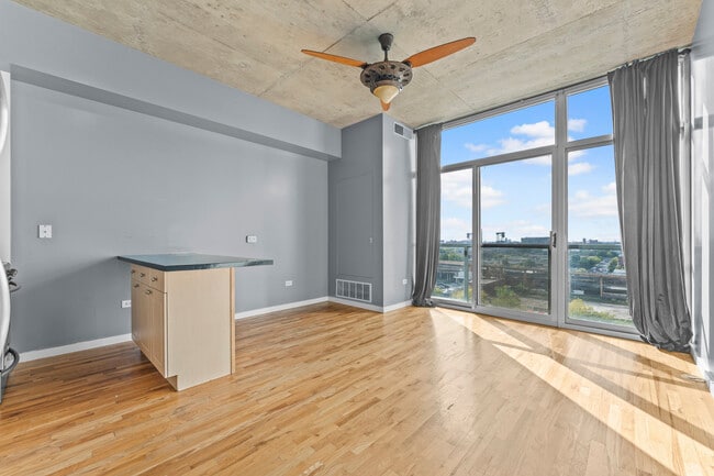 property at 1620 S Michigan Ave