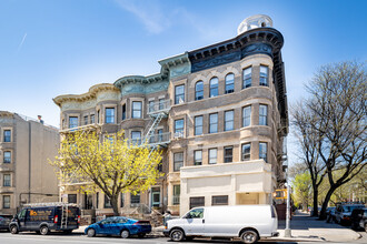 1452 Bedford Ave in Brooklyn, NY - Foto de edificio - Building Photo