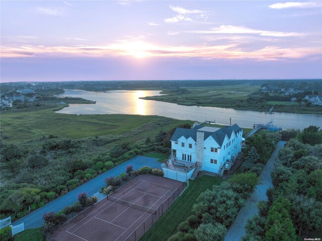 157 Dune Rd in Quogue, NY - Foto de edificio - Building Photo