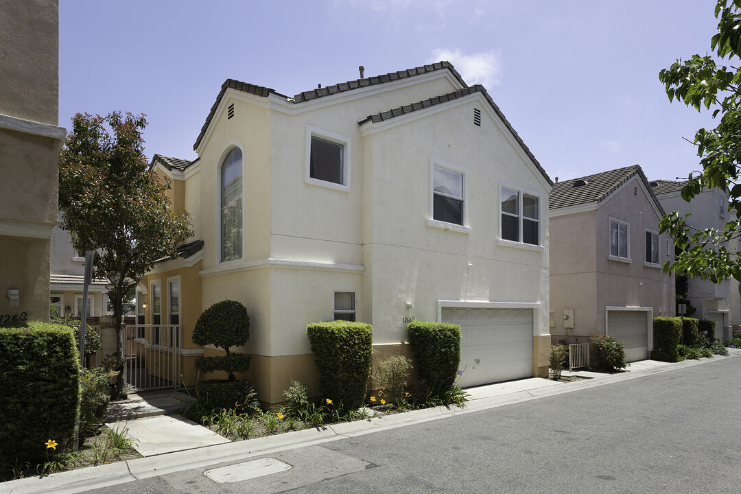 12666 Antigua Ct in Lynwood, CA - Building Photo