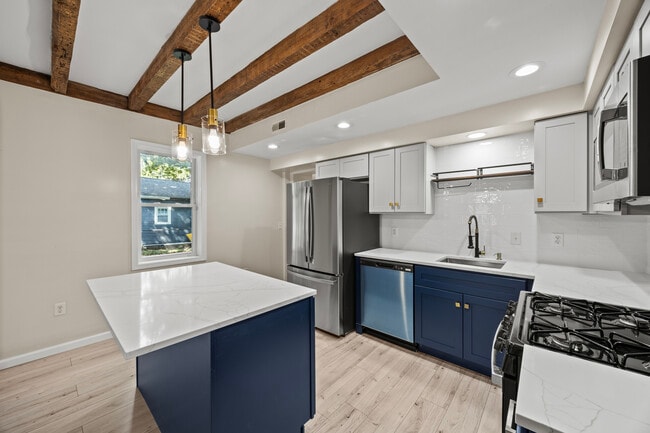 16 School St, Unit Front Unit