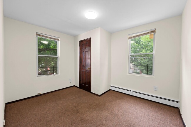 144-19-144111 111th Ave in Queens, NY - Building Photo - Building Photo