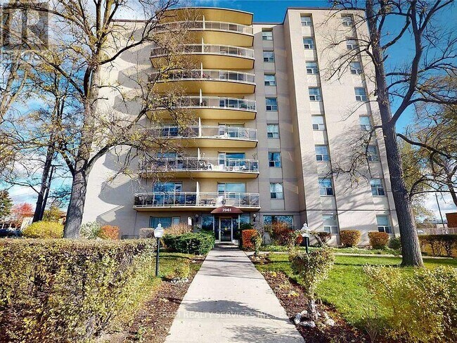 2961 Dufferin St in Toronto, ON - Building Photo - Building Photo