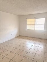 611 NW 177th St in Miami, FL - Building Photo - Building Photo