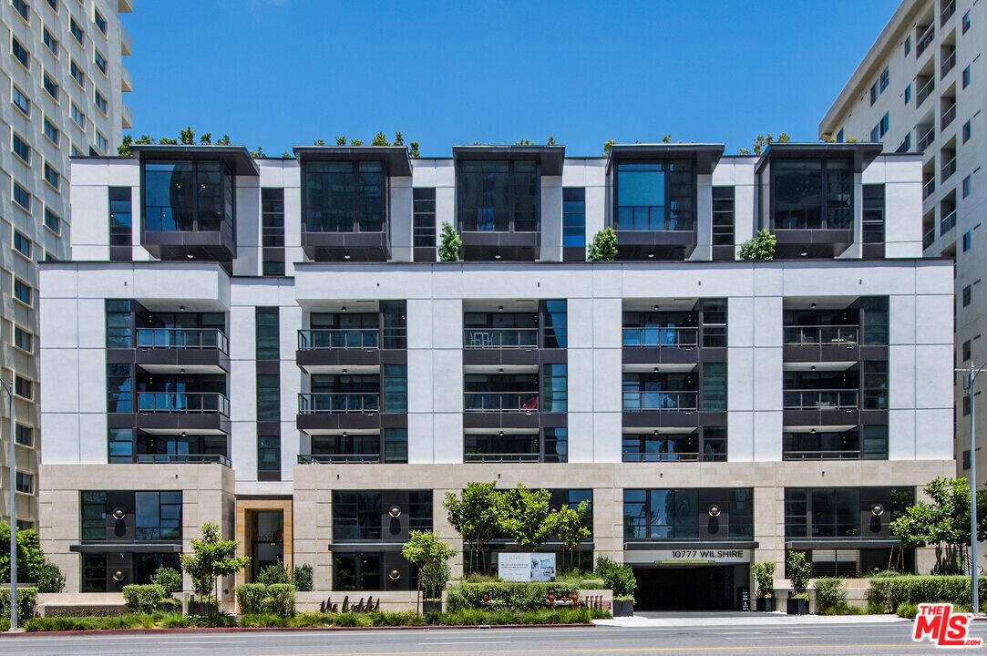 10777 Wilshire Blvd in Los Angeles, CA - Building Photo