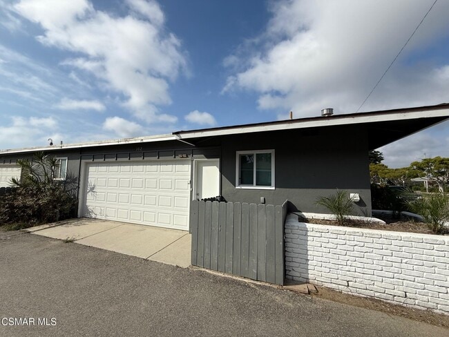 property at 102 W Alta Green