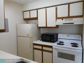2900 S University Dr in Davie, FL - Building Photo - Building Photo