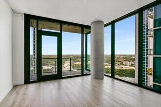 610 Davis St, Unit 2705 in Austin, TX - Building Photo - Building Photo