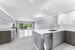 3200 N Palm Aire Dr in Pompano Beach, FL - Building Photo