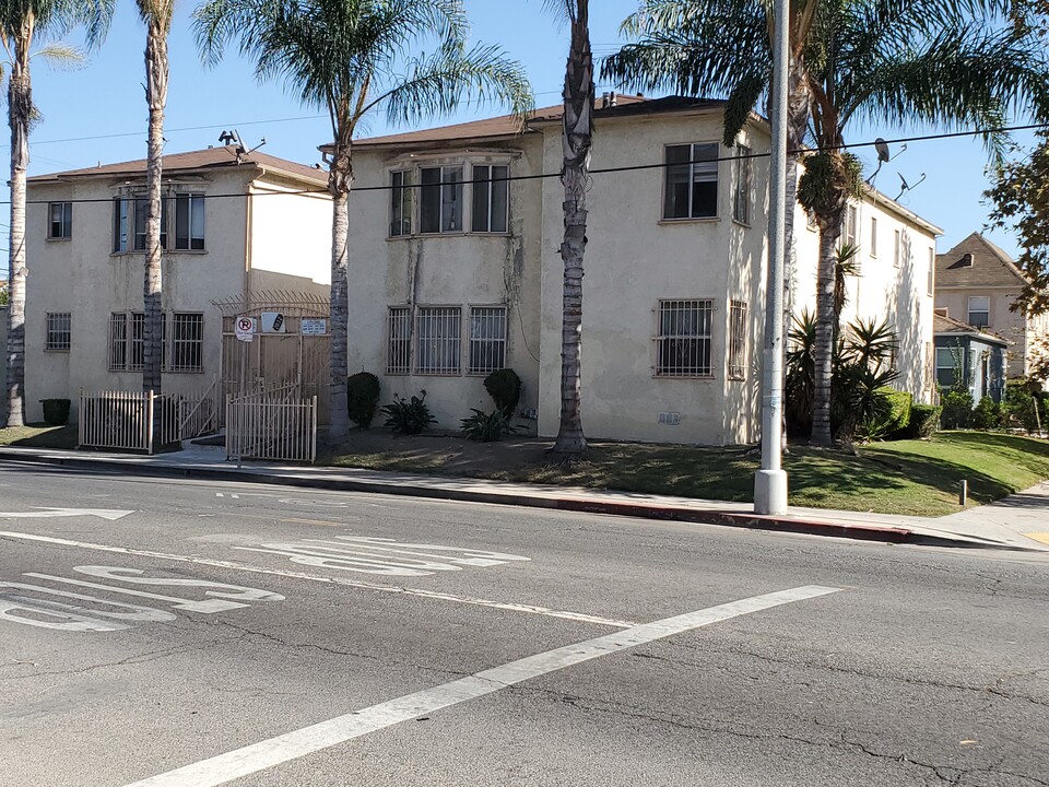 2032 S Redondo Blvd in Los Angeles, CA - Building Photo