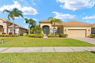 8066 Princeton Dr in Naples, FL - Building Photo