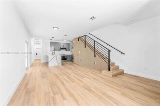 2121 NW 45th St in Miami, FL - Building Photo - Building Photo