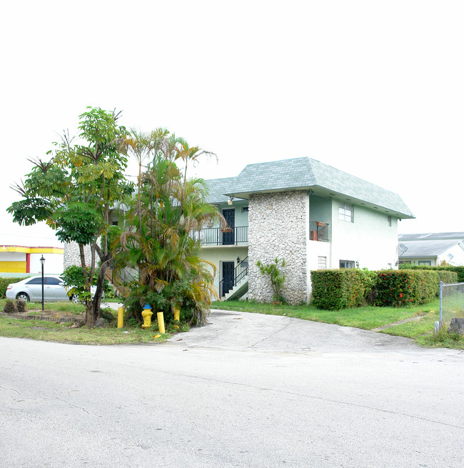 16601 NE 7th Ave in Miami, FL - Building Photo - Building Photo