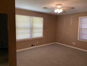 2118 Carlton Way in The Village, OK - Building Photo - Building Photo