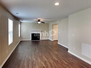 1056 Countess Ln in Spring Hill, TN - Building Photo - Building Photo