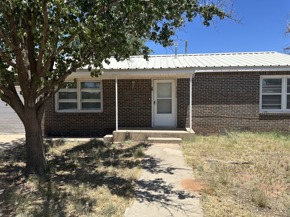 1106 NW 7th St in Andrews, TX - Building Photo
