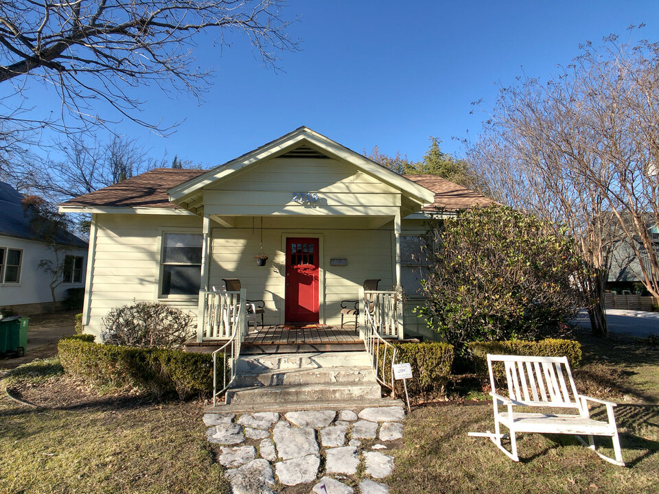 2718 E 22nd St in Austin, TX - Building Photo