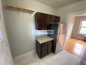5042 N Wolcott Ave, Unit 3B in Chicago, IL - Foto de edificio - Building Photo