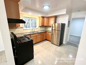 5935 Willoughby Ave in Los Angeles, CA - Building Photo - Building Photo