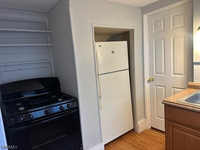 98 Elm St, Unit 1 in Montclair, NJ - Building Photo - Building Photo