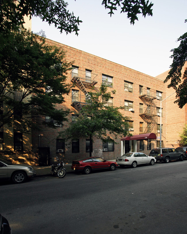 170 E 3rd St in New York, NY - Foto de edificio - Building Photo