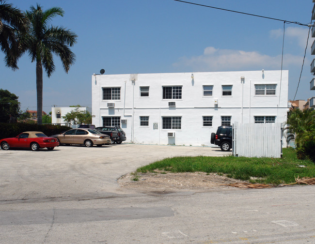 7110 Bonita Dr in Miami Beach, FL - Building Photo - Building Photo