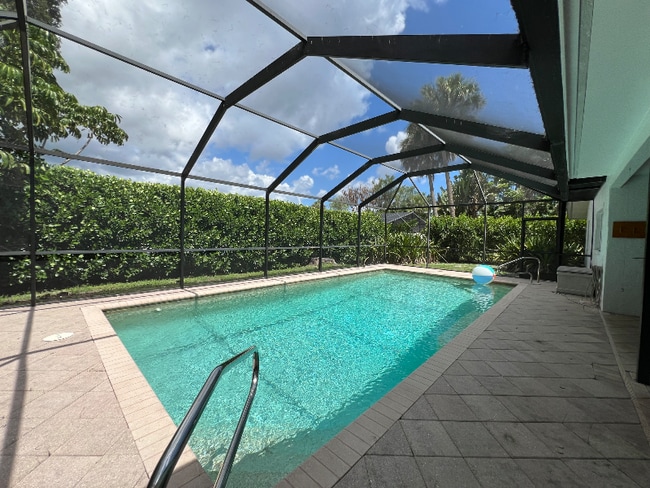 858 Rose Way in Naples, FL - Building Photo - Building Photo