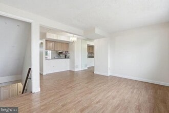 739 Brethour Ct in Sterling, VA - Building Photo - Building Photo