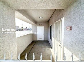 5922 W Vegas Dr in Las Vegas, NV - Building Photo - Building Photo