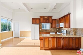 1255 Princeton St-Unit -#201 in Santa Monica, CA - Building Photo - Building Photo