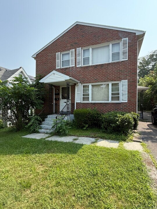 72 Victoria Rd in New Britain, CT - Building Photo