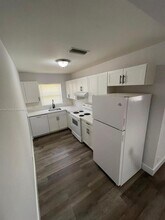 5040 Sanctuary Way in West Palm Beach, FL - Foto de edificio - Building Photo
