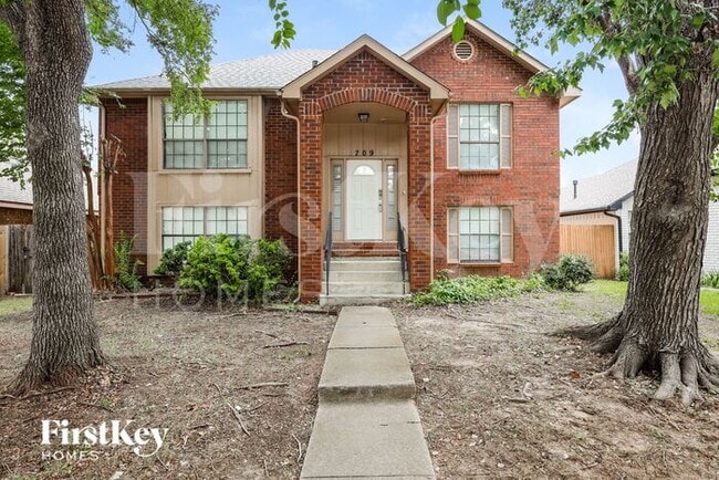 property at 709 White Oak St