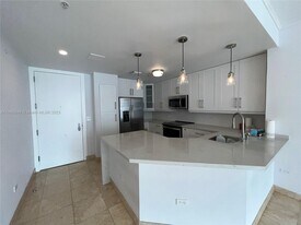 801 Brickell Ave, Unit 22A in Miami, FL - Building Photo