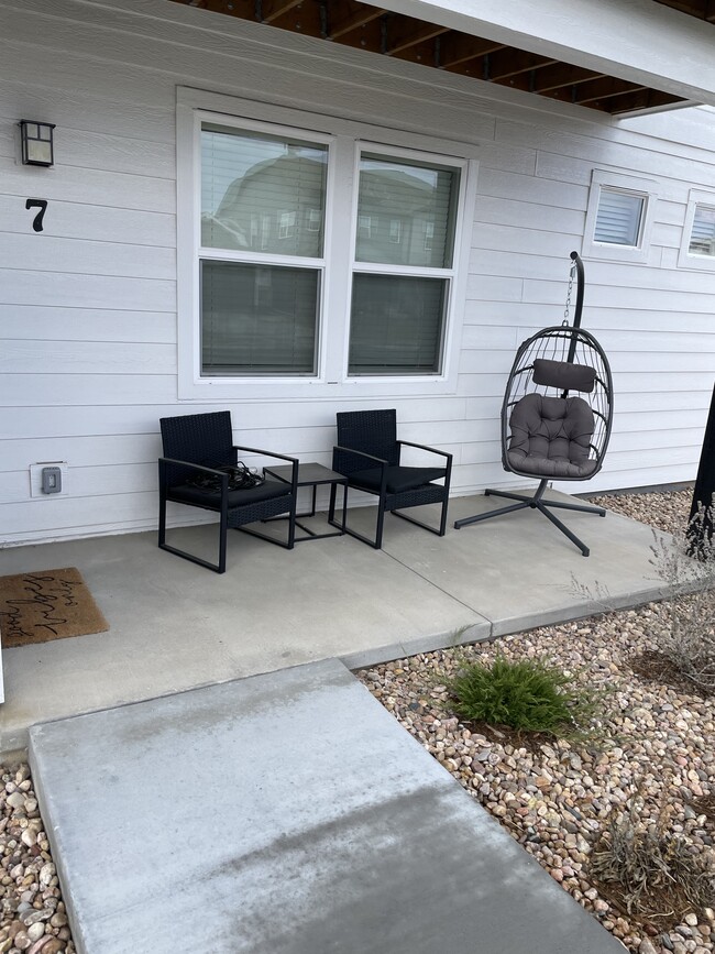 2102 Setting Sun Dr, Unit 7 in Windsor, CO - Foto de edificio - Building Photo