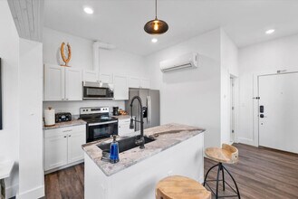 18 W Elder St in Cincinnati, OH - Foto de edificio - Building Photo