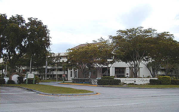 Jacaranda Heights in Fort Lauderdale, FL - Building Photo