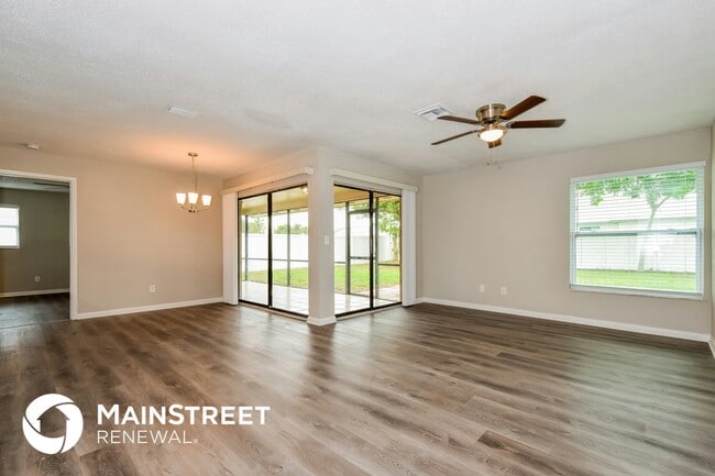 1820 SE 10th St in Cape Coral, FL - Foto de edificio - Building Photo