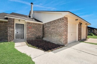 16423 Monte Carlo Ln in Houston, TX - Building Photo - Building Photo