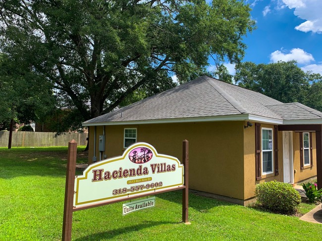 Hacienda Villas Apartments in Monroe, LA - Building Photo - Building Photo