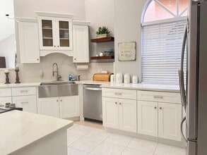 8597 Jade Dr, Unit 102 in Tamarac, FL - Building Photo - Building Photo