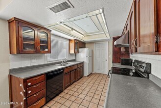 5203 W Laurie Ln in Glendale, AZ - Building Photo - Building Photo