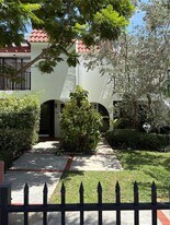 265 Grapetree Dr in Key Biscayne, FL - Building Photo